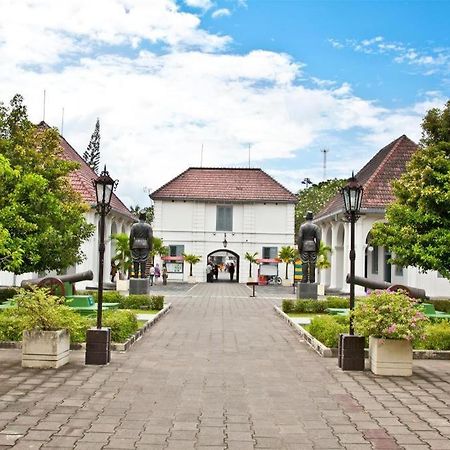 Oyo 90804 Oma Uti Homestay Syariah Джок'якарта Екстер'єр фото